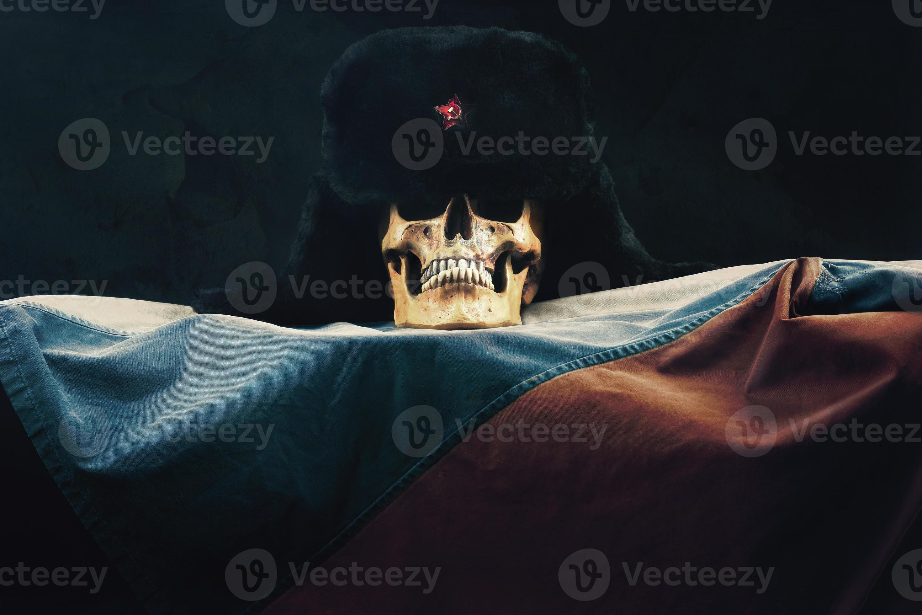 caveira com bandeira da Federação Russa e velho russo uschanka